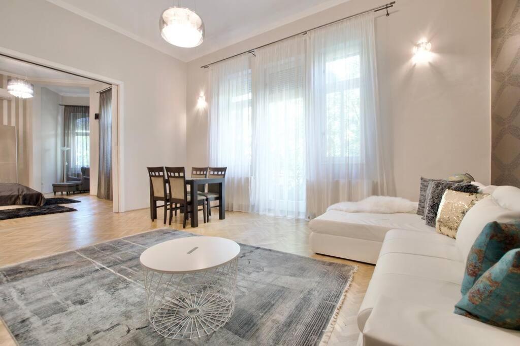 Premium Apartment By Hi5 - Lendvay Palace Budapest Exterior photo